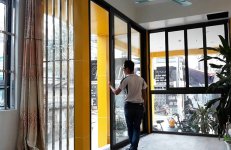 Vach ngan phong nhom kinh day lua 3 ray.jpg