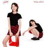 Chân váy kẻ caro mix với áo thun.jpg